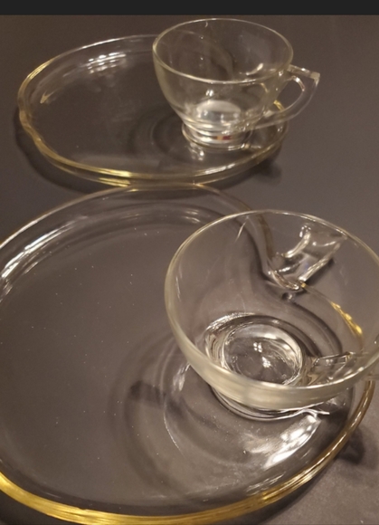 Glass apple snack plates and tea cup sets, Tea cup and saucer sets, Apple Patter - Picture 2 of 6